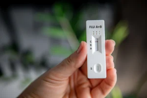 Testy na grypę z apteki - kiedy warto zrobić i jakie wybrać?