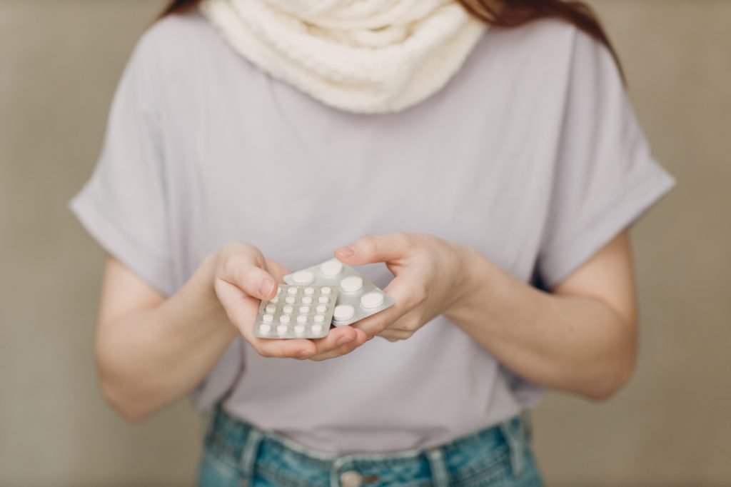Ibuprofen czy paracetamol? Porównanie działania przy różnych objawach infekcji
