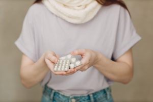 Ibuprofen czy paracetamol? Porównanie działania przy różnych objawach infekcji